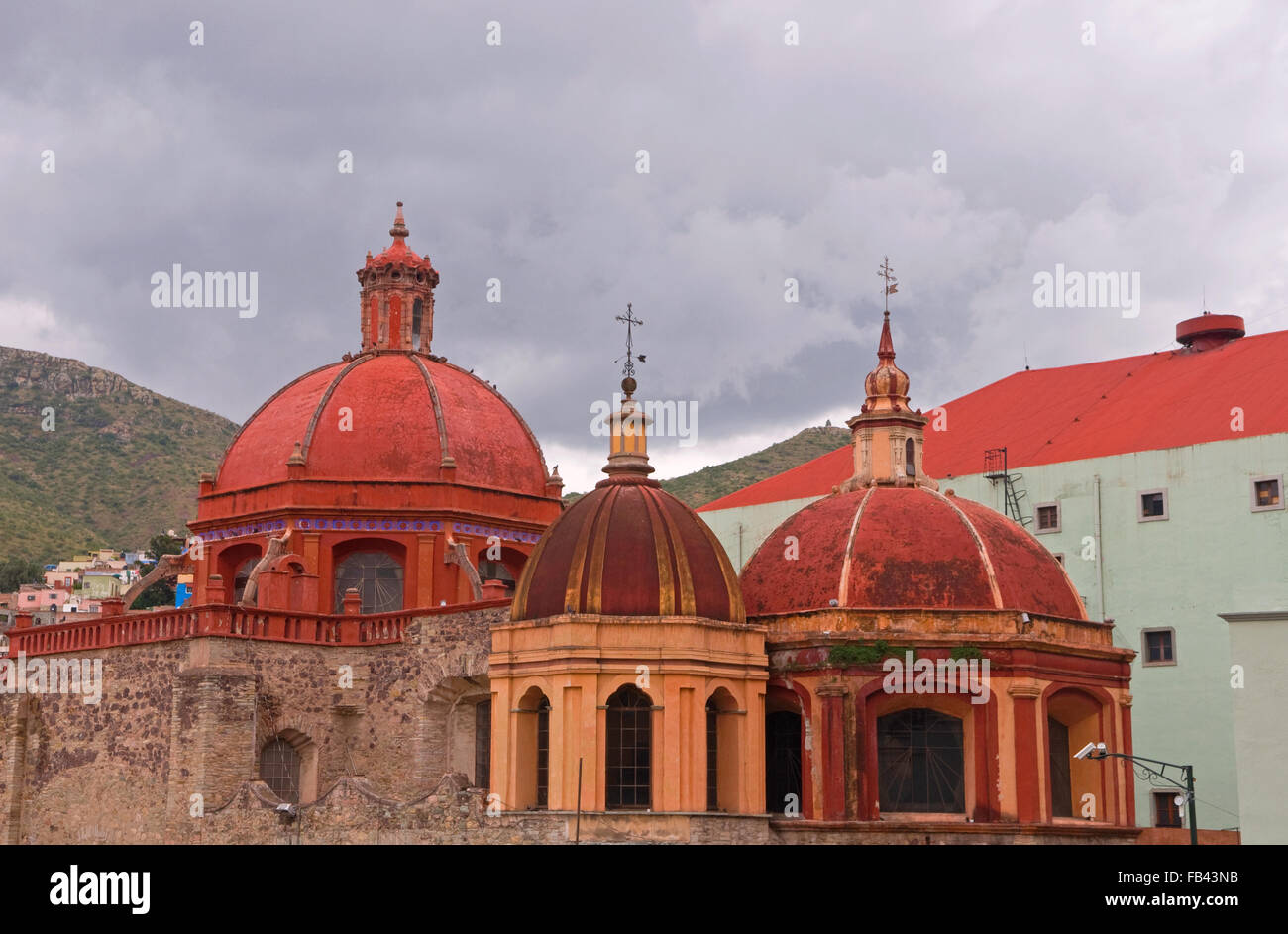 Tre cupole di una chiesa nel Patrimonio Mondiale dell Unesco città di Guanajuato, Messico Foto Stock