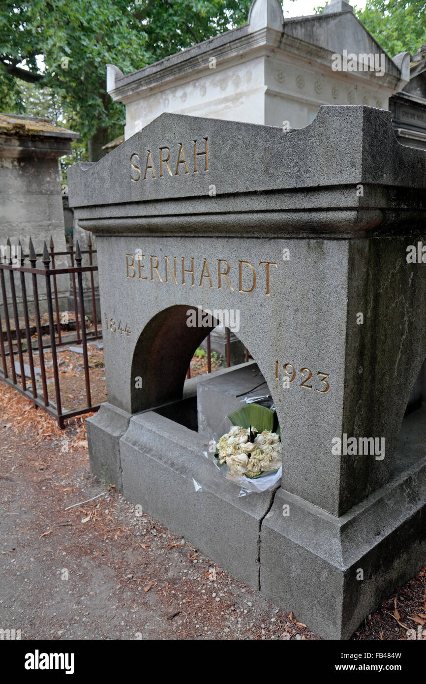 La tomba di Sarah Bernhardt, una tappa francese e attrice cinematografica nel cimitero di Père Lachaise, Parigi, Francia. Foto Stock