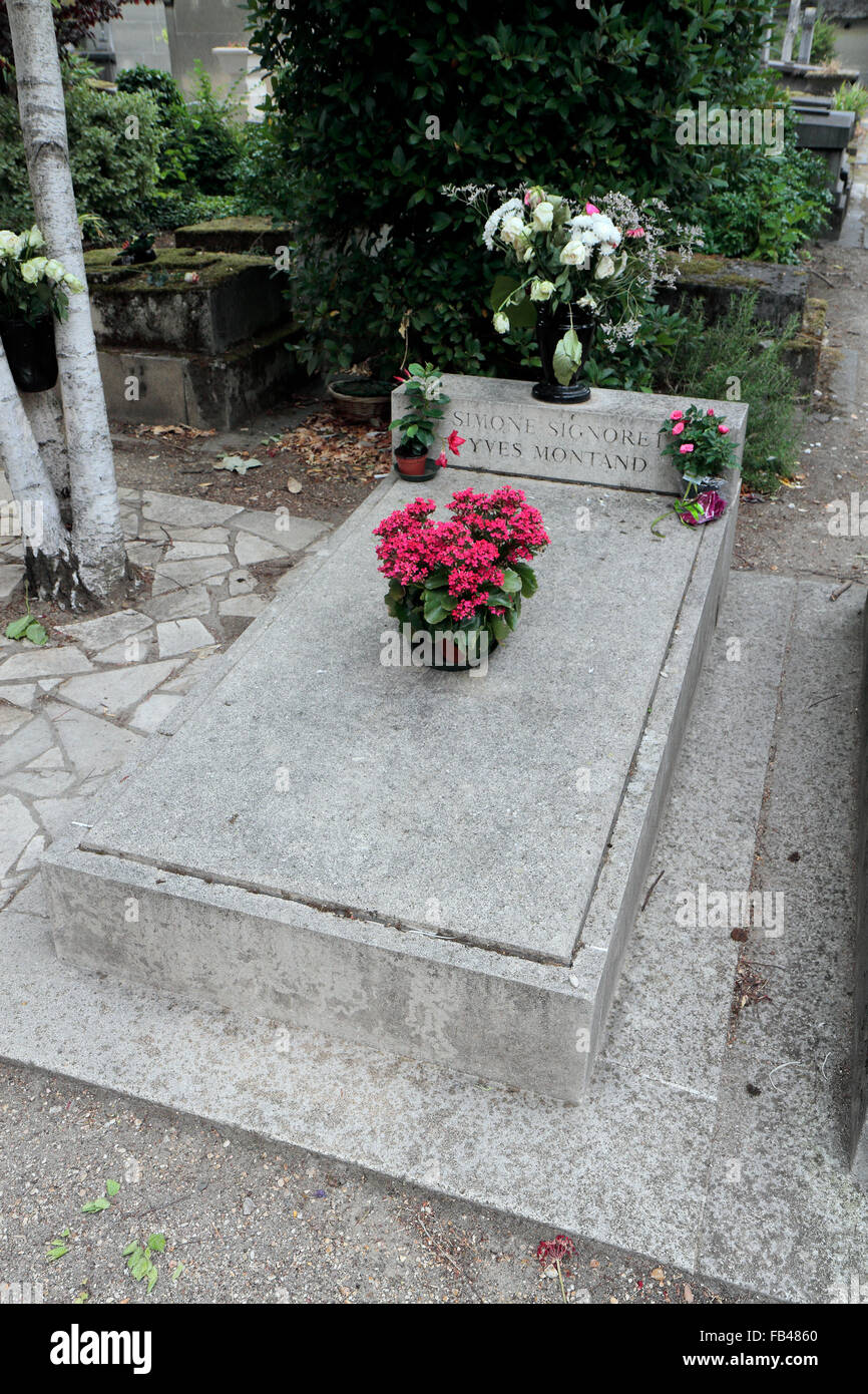 La tomba di Simone Signoret e Yves Montand nel cimitero di Père Lachaise, Parigi, Francia. Foto Stock