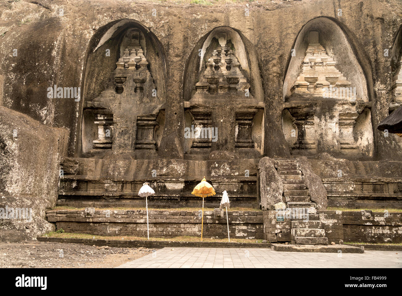 Rock-cut candi santuari di Gunung Kawi Tempio Tampaksiring nei pressi di Ubud, Bali, Indonesia Foto Stock