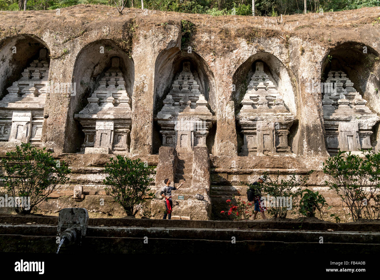 Rock-cut candi santuari di Gunung Kawi Tempio Tampaksiring nei pressi di Ubud, Bali, Indonesia Foto Stock