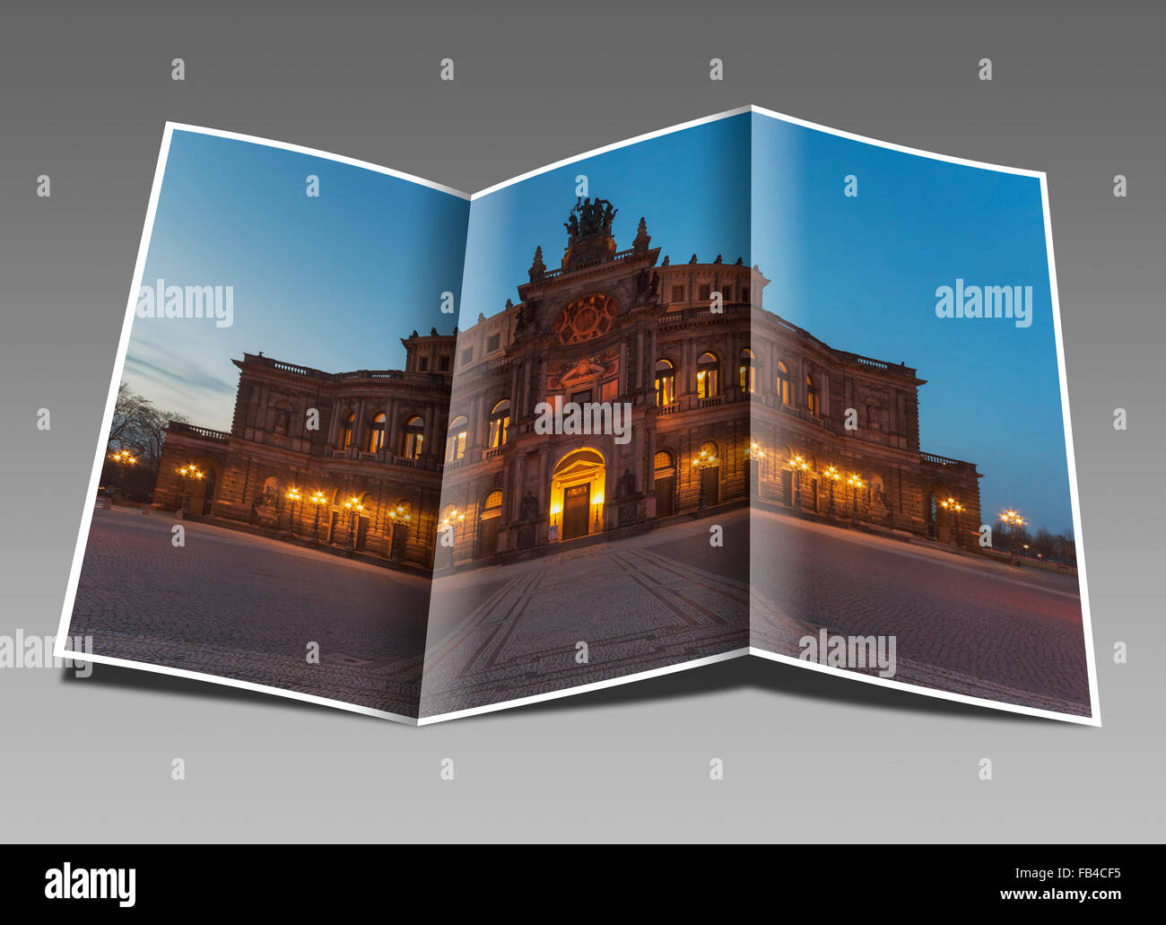 Vista sulla piazza Theaterplatz per il Semperoper di Dresda, Sassonia, Germania, Europa Foto Stock