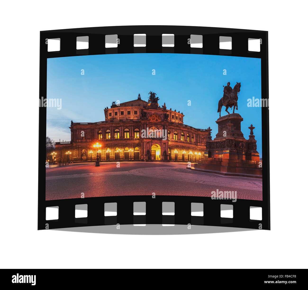 Vista sulla piazza Theaterplatz per il Semperoper di Dresda, Sassonia, Germania, Europa Foto Stock