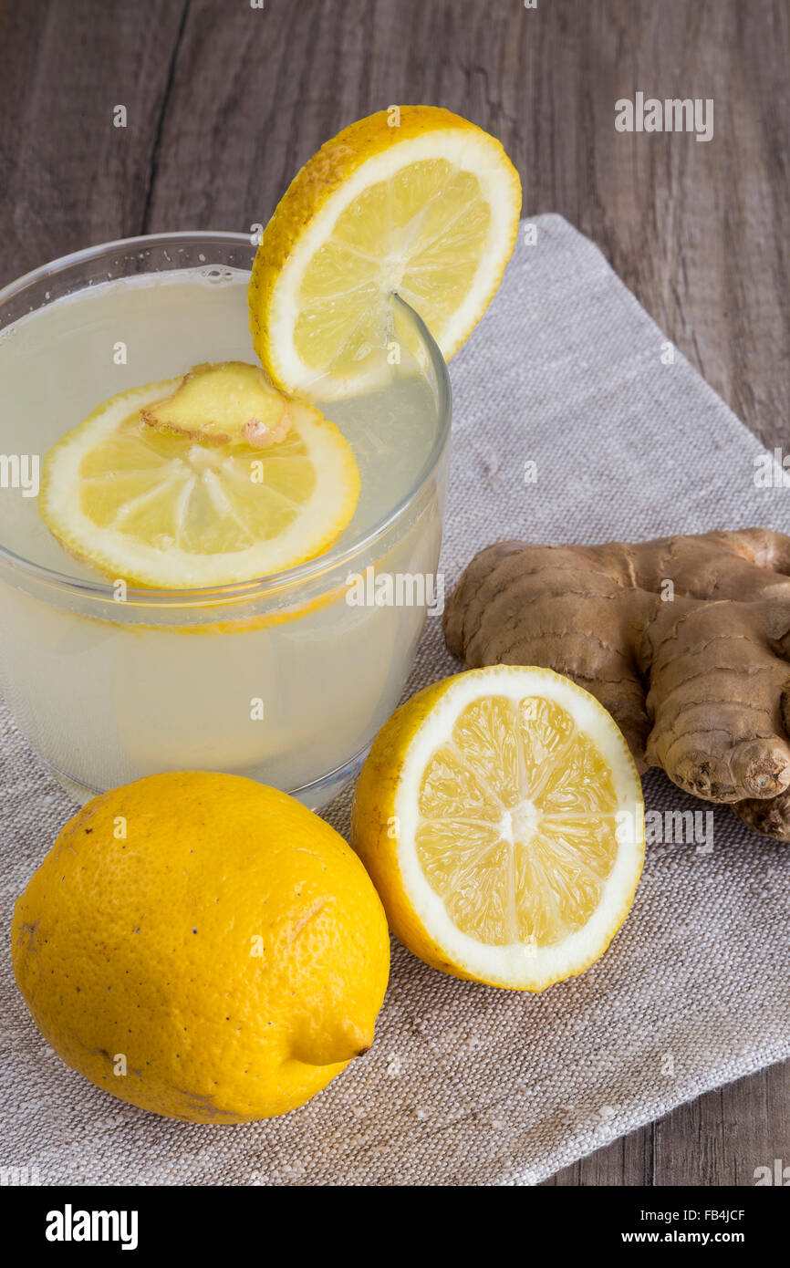 Limone e zenzero Detox Drink Foto Stock