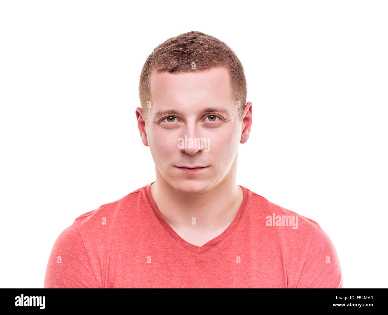 L'uomo guarda nella telecamera. Foto Stock