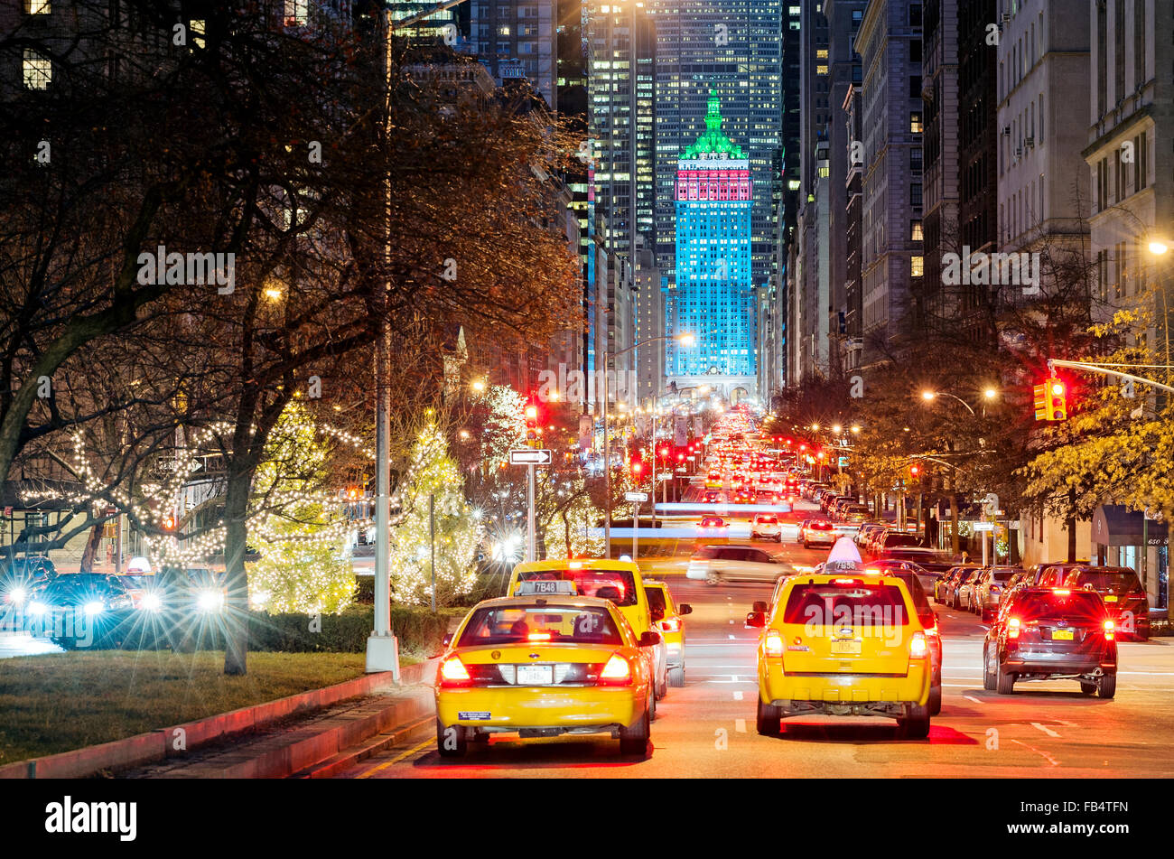 New York natale New York Street Park Avenue e decorazioni di New York City di alberi di Natale il traffico Foto Stock