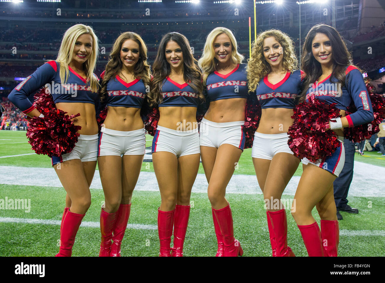 Houston, Texas, Stati Uniti d'America. Il 9 gennaio, 2016. Houston Texans cheerleader pongono nel corso del quarto trimestre di un playoff NFL Game tra Houston Texans e il Kansas City Chiefs a NRG Stadium di Houston, TX su Gennaio 9th, 2016 nell'AFC wild card game. Credito: Trask Smith/ZUMA filo/Alamy Live News Foto Stock