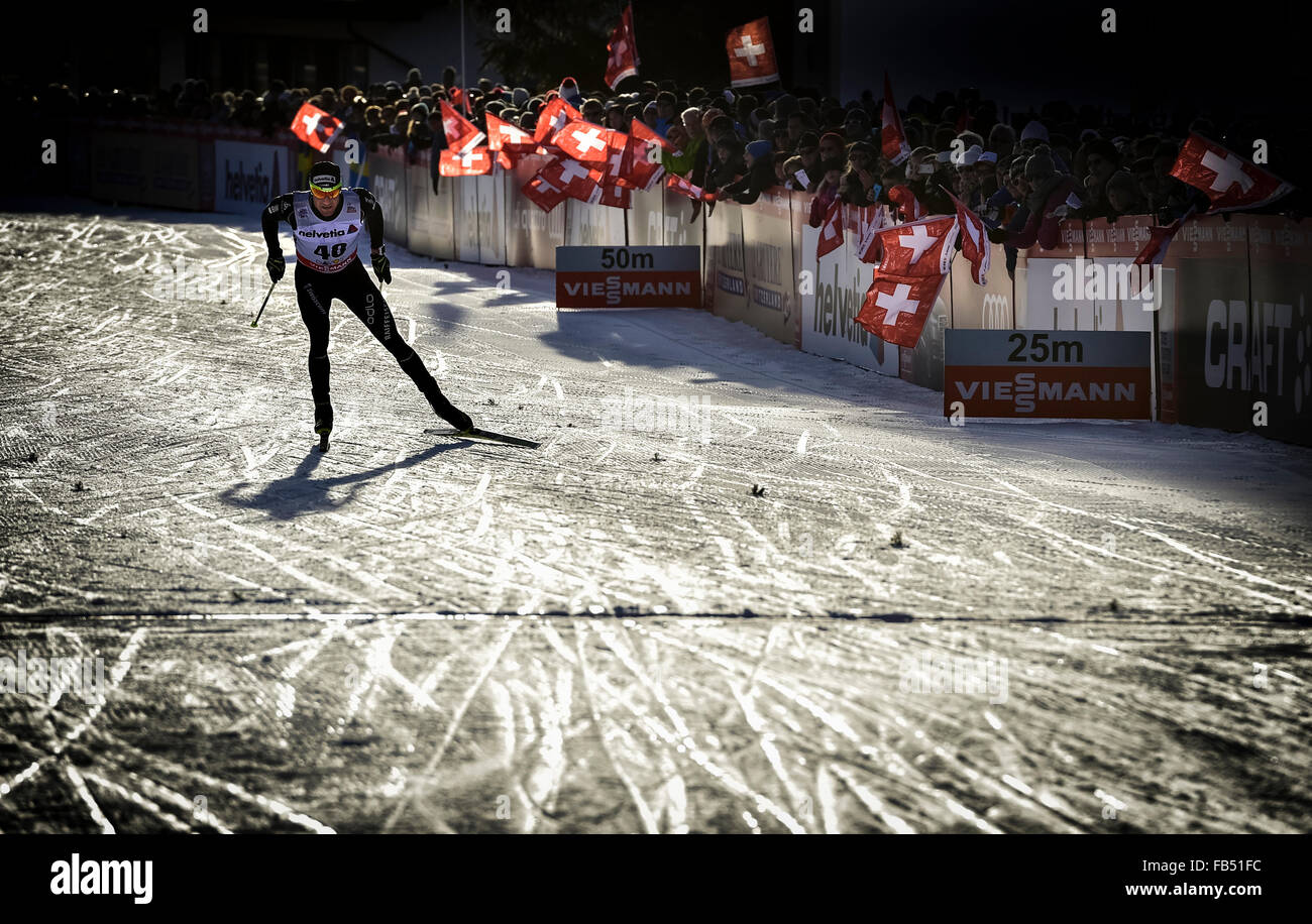 I fondisti Dario Cologna, SUI, al traguardo, Cross-Country FIS World Cup Davos, in Svizzera Foto Stock