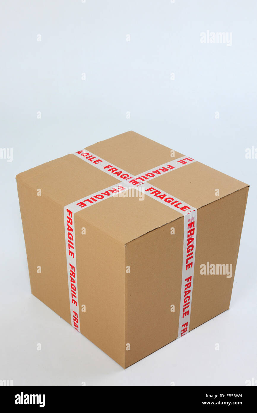 Sealed cardboard box immagini e fotografie stock ad alta risoluzione - Alamy