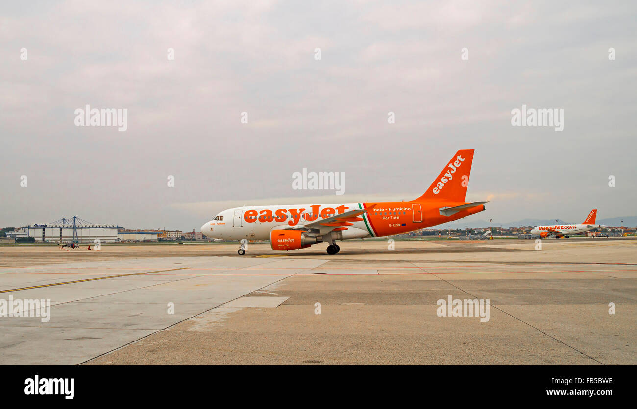 Napoli Capodichino Aeroporto di Napoli - Società di easyJet, British low-cost compagnia aerea Foto Stock