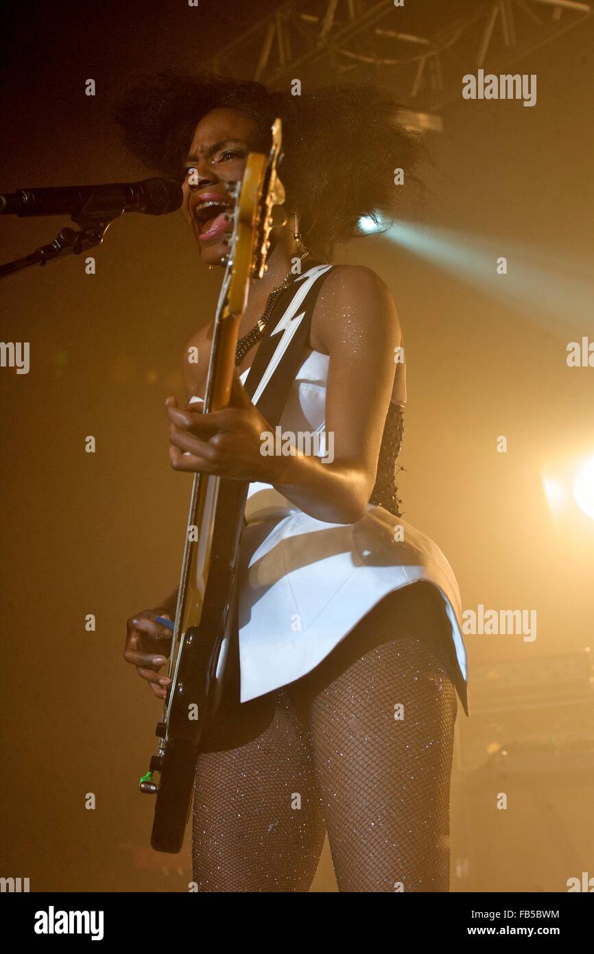 Noisettes performinng live at o2 academy in Sheffield sul primo ramo di vi 2010 tour del Regno Unito Foto Stock