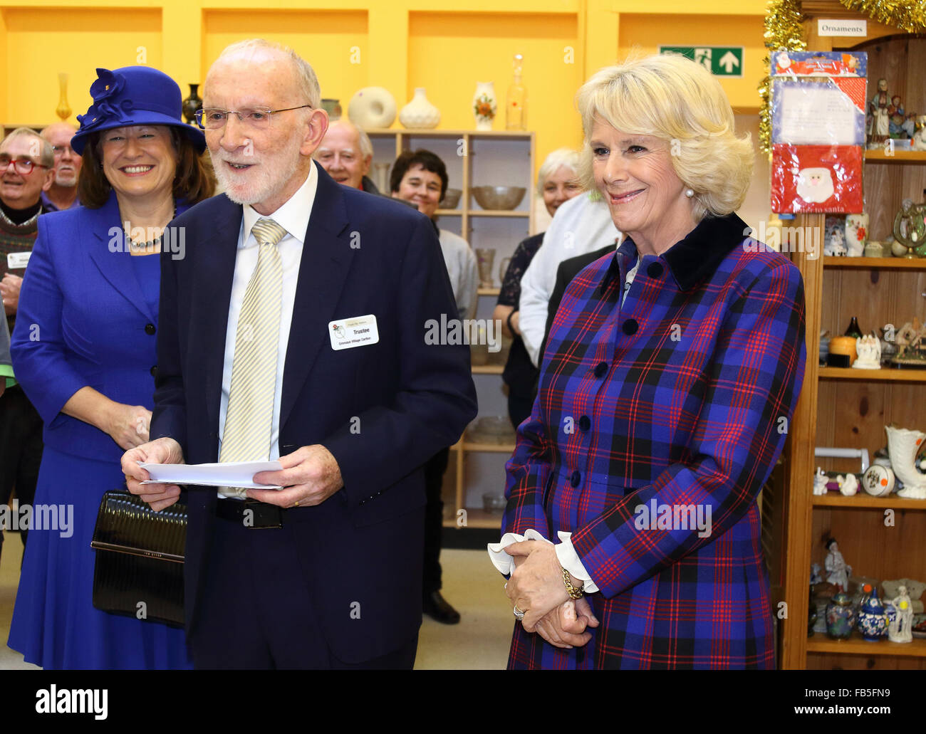 HRH Camilla, duchessa di Cornovaglia, Royal Patrono di Emmaus UK, visita del villaggio di Emmaus Carlton, Bedford , Royal Patrono di Emmaus UK, visita del villaggio di Emmaus Carlton, Bedford offre: la duchessa di Cornovaglia dove: Bedford, Regno Unito quando: 10 Dic 2015 Foto Stock