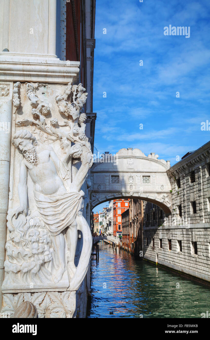 Ponte dei Sospiri di Venezia in una giornata di sole Foto Stock
