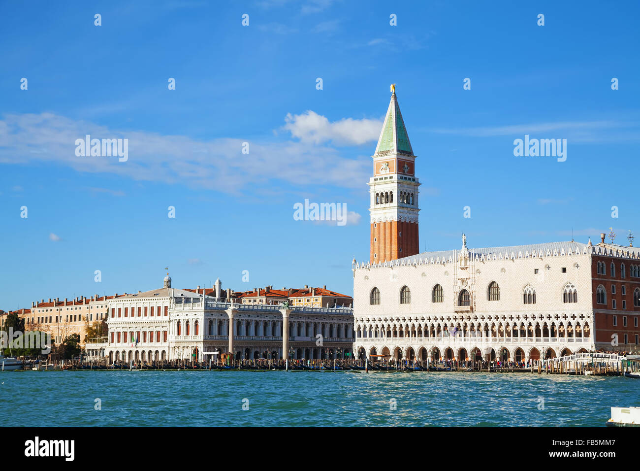 Piazza San Marco a Venezia, Italia in una giornata di sole Foto Stock