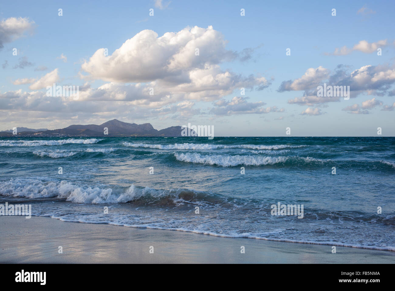 Tramonto sulla spiaggia di Can Picafort, Maiorca, isole Baleari, Spagna Foto Stock