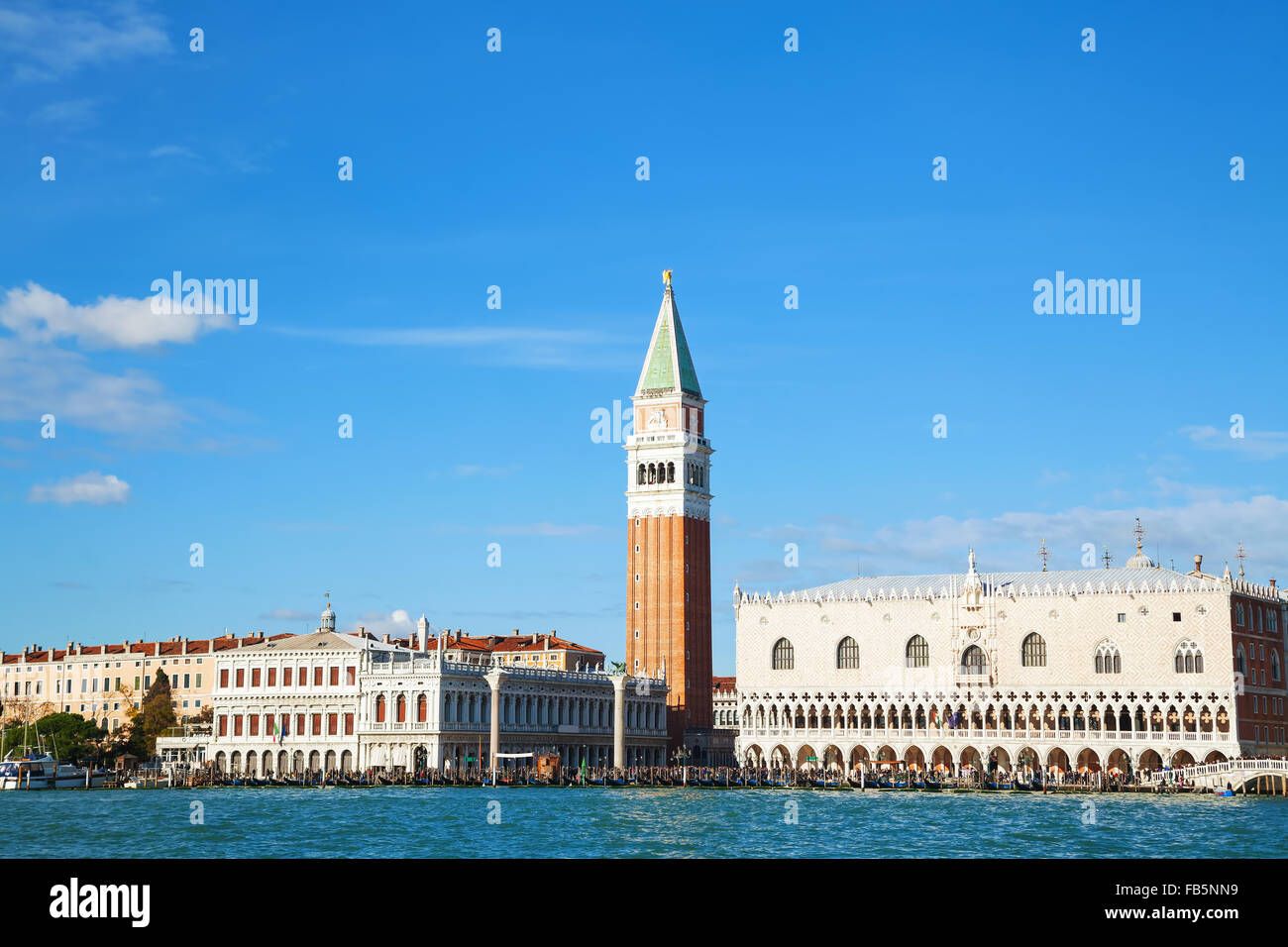 Piazza San Marco a Venezia, Italia in una giornata di sole Foto Stock