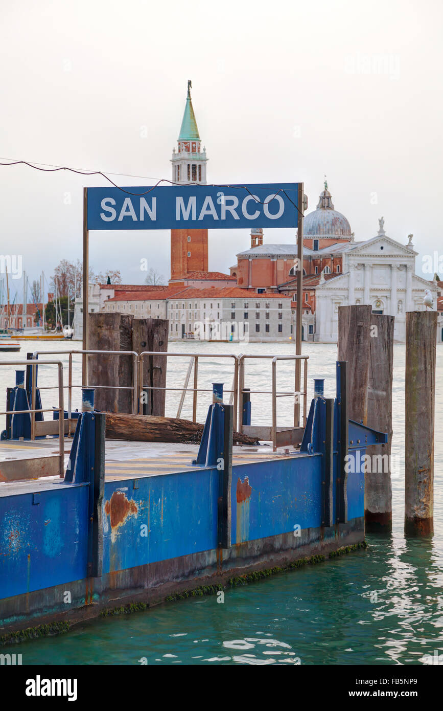 San Marco acqua bus stop a Venezia Foto Stock