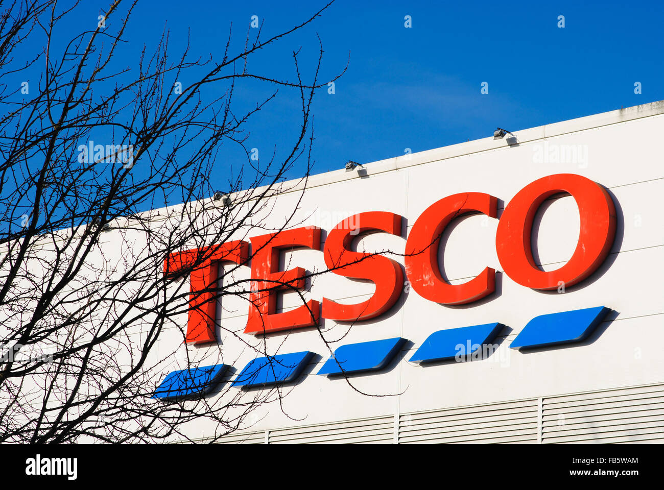 Supermercato Tesco logo segno at Weston favell Foto Stock