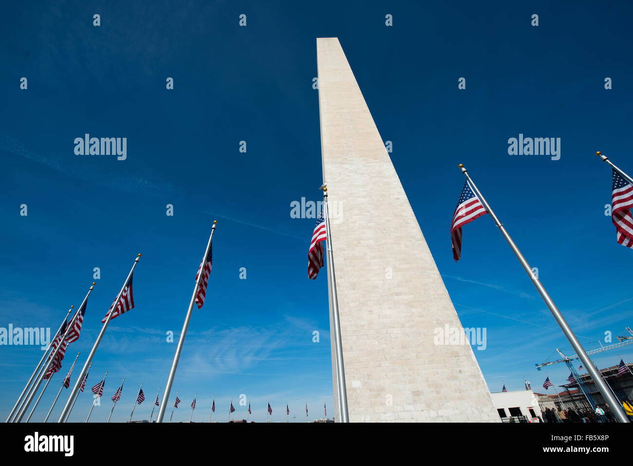 WASHINGTON DC, Stati Uniti d'America - costruito in onore di George Washington, il primo presidente del paese, il 555-piede obelisco in marmo towers over Washington DC e sorge nel centro del National Mall. Foto Stock