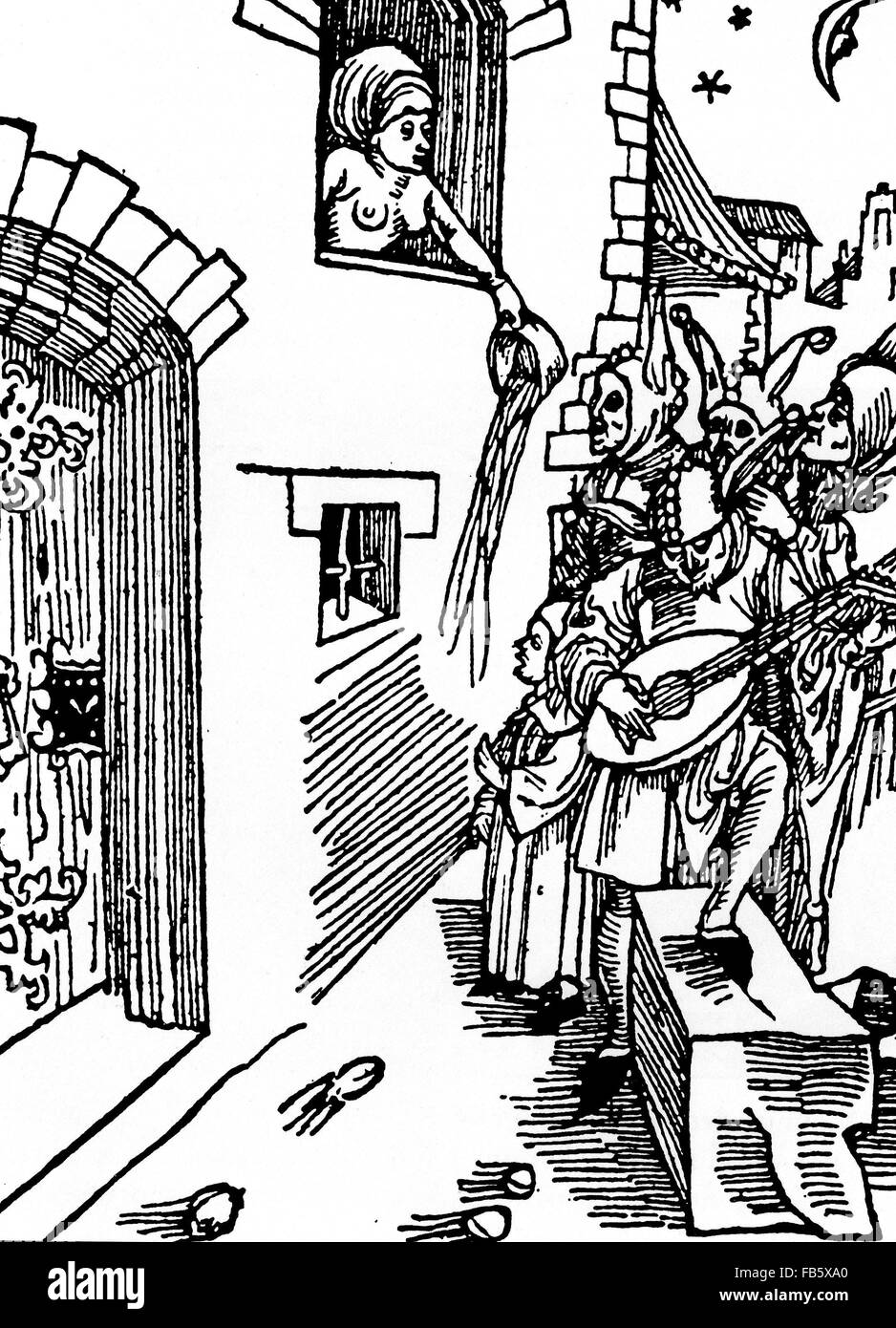 Sanità pubblica la xilografia tedesca circa 1450 mostra una donna lo svuotamento della camera di lei pentola su un gruppo di musicisti di strada durante la notte. Foto Stock
