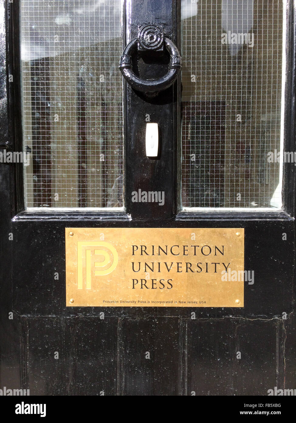 Sportello anteriore con placca di oro della Princeton University Press office a Woodstock, Regno Unito Foto Stock