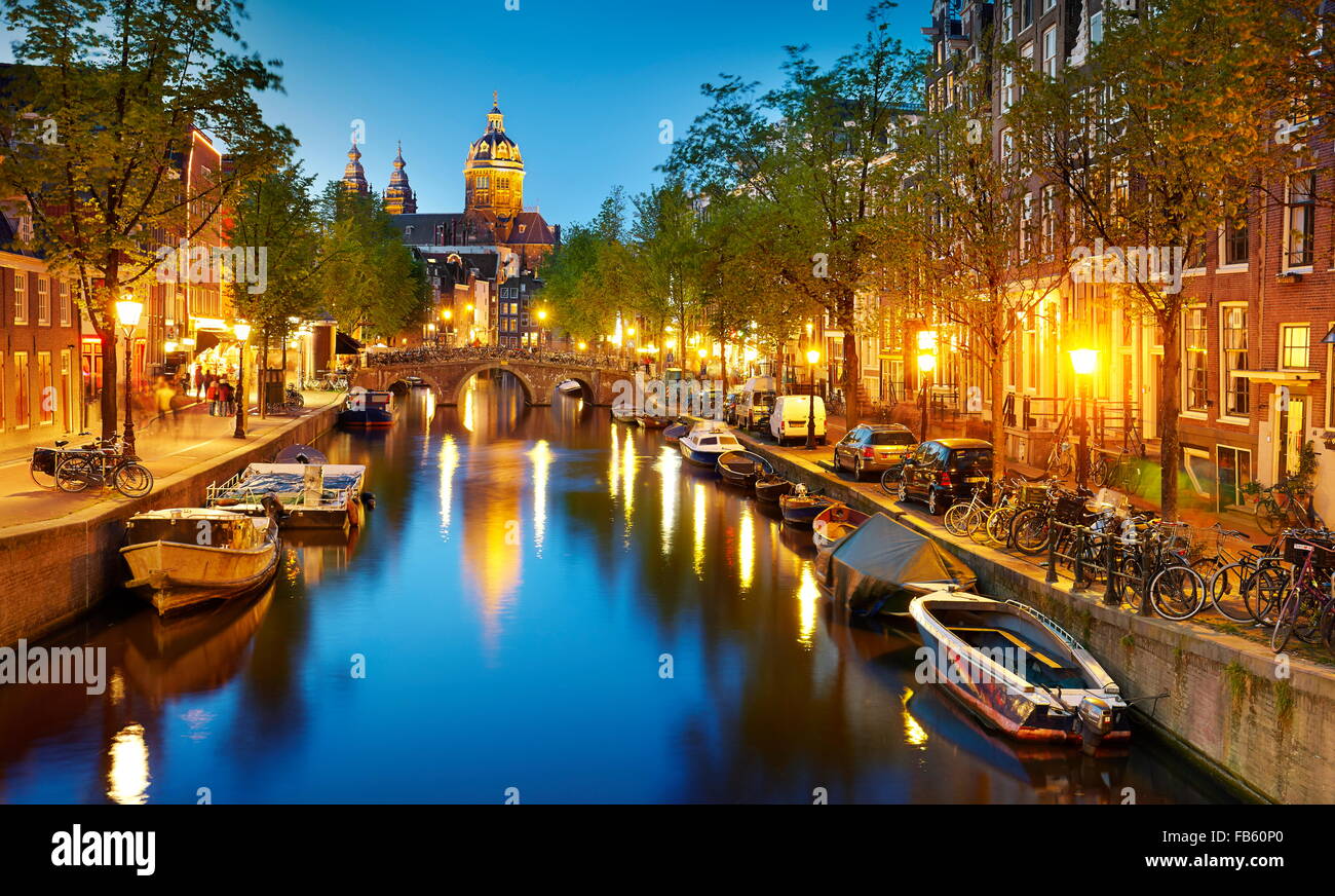 Amsterdam, Chiesa di San Nicolas a sera - Holland, Paesi Bassi Foto Stock