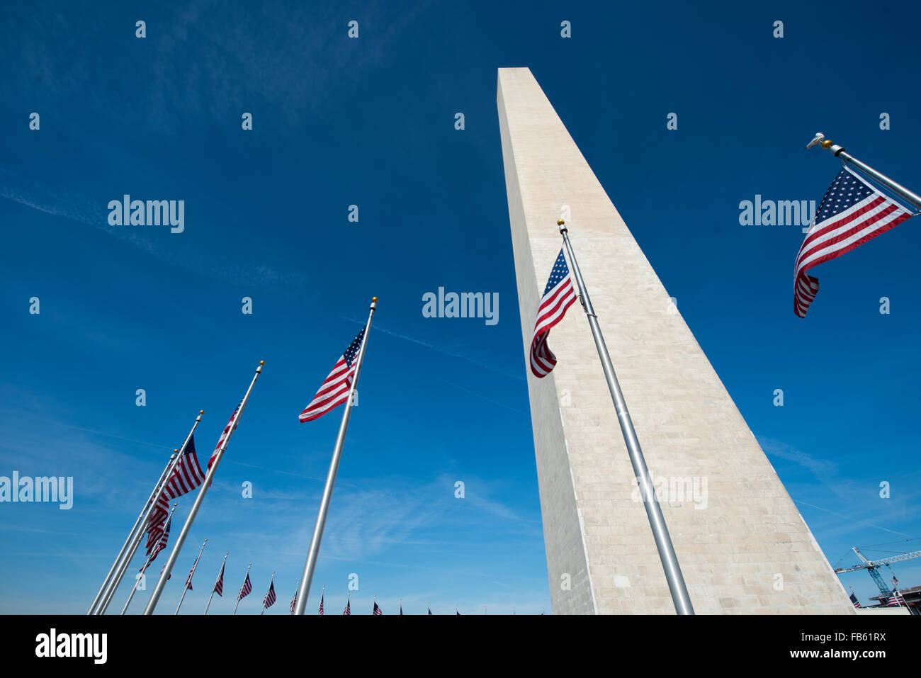 Washington Monument National Mall Washington DC // WASHINGTON DC - il Washington Monument si trova in cima al National Mall. Completato nel 1884, questo imponente obelisco, progettato da Robert Mills, onora George Washington. Con i suoi 555 piedi, 1/8 pollici, era l'edificio più alto del mondo al suo completamento. Foto Stock