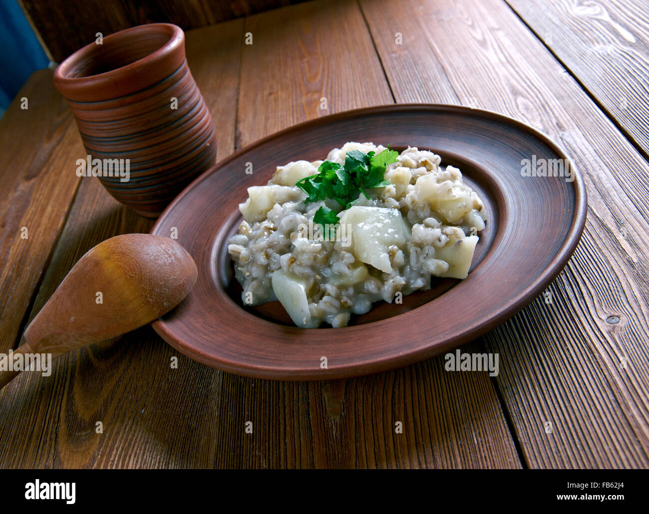 Mulgipuder - estone con cereali orzo e patate. Prepara l'inverno. La cucina del Baltico Foto Stock