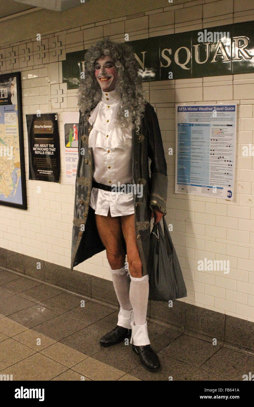 New York, New York, Stati Uniti d'America. Decimo gen, 2016. Quindicesima senza pantaloni di metropolitana di New York City. Credito: Bruce Cotler/Globe foto/ZUMA filo/Alamy Live News Foto Stock