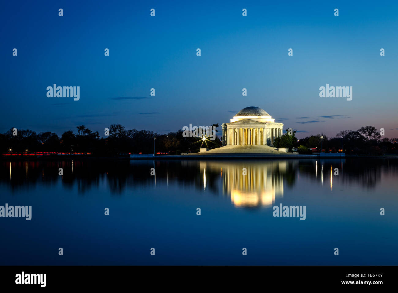 Jefferson Memorial illuminata di notte a Washington DC Foto Stock