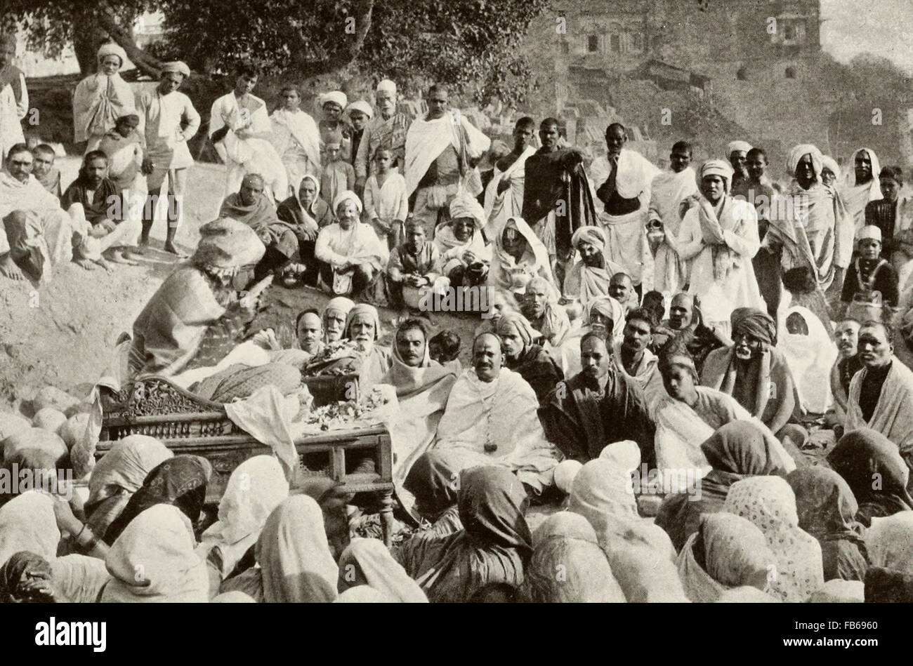 Un Vyasa, o lettore pubblico, recitando la indiana Mahabharata, India, circa 1910 Foto Stock