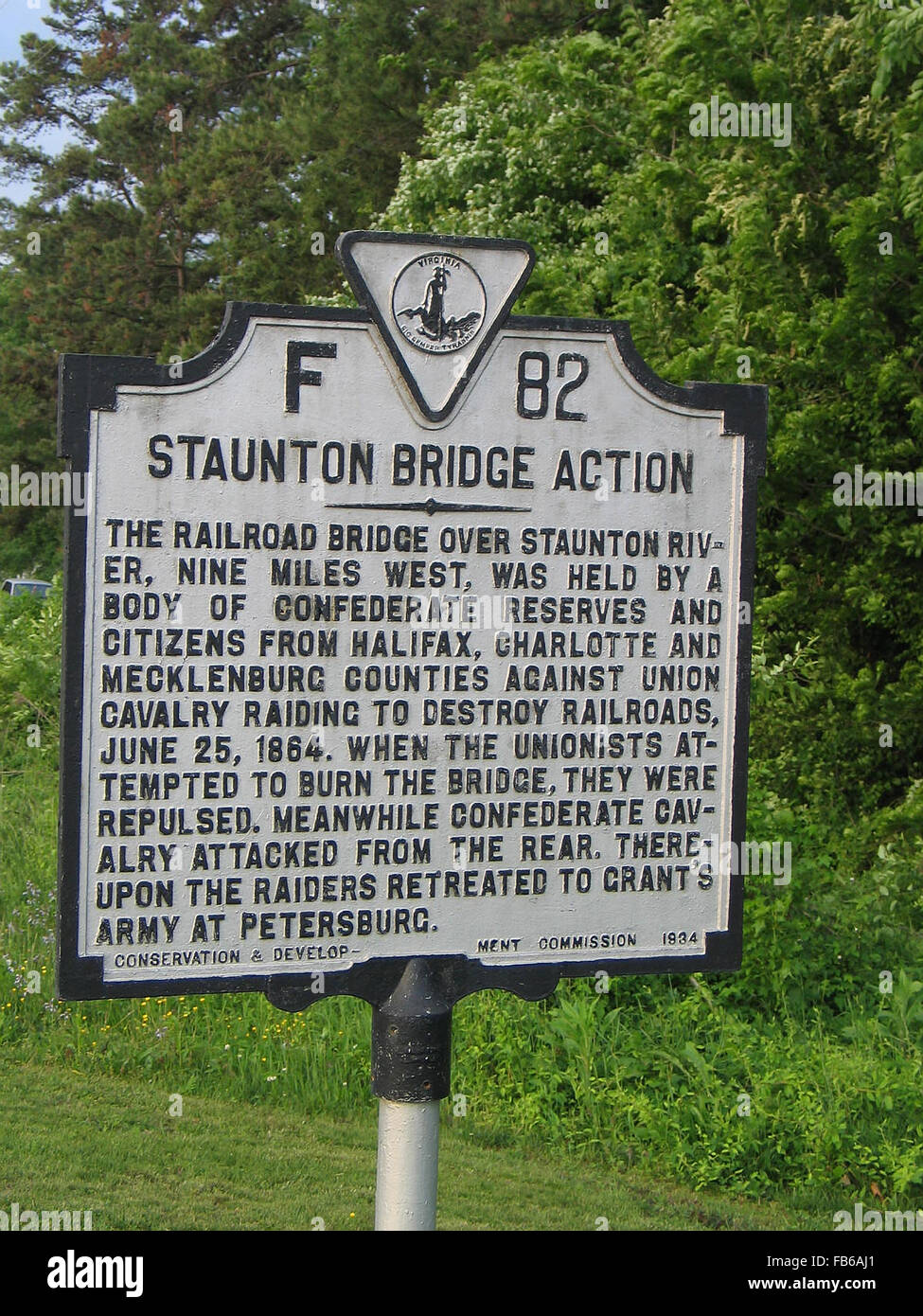 STAUNTON azione ponte il ponte ferroviario su Staunton River, 9 miglia a ovest, era detenuto da un corpo di riserve confederati e cittadini da Halifax, Charlotte e contee Mecklenburg contro Unione razzia di cavalleria per distruggere ferrovie, Giugno 25, 1864. Quando i sindacalisti ha tentato di bruciare il ponte, essi sono stati respinti, nel frattempo cavalleria confederato attaccato dalla parte posteriore. Successivamente i raider si ritirarono al Grant's esercito a Pietroburgo. Conservazione e Sviluppo Commissione, 1934 Foto Stock