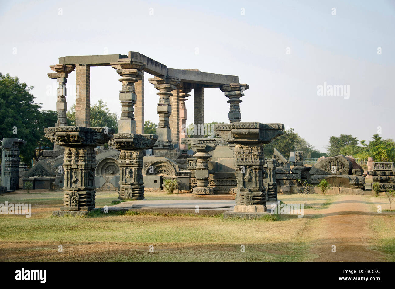 Rovine, tempio complesso, Warangal fort, Warangal, Telangana, India Foto Stock