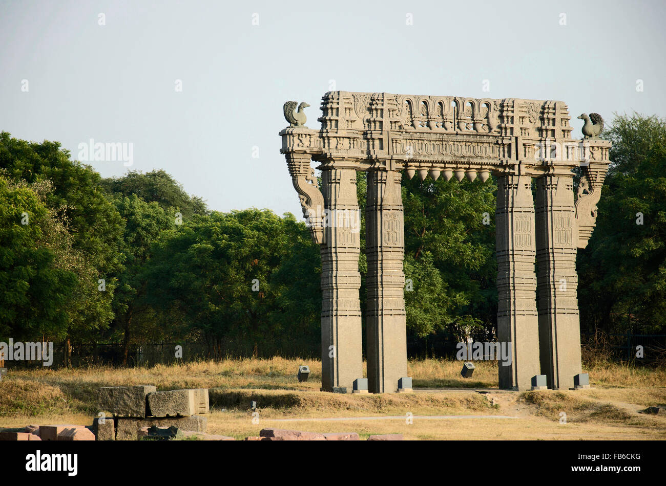 I gateway ornamentali al complesso del tempio, Warangal Fort, Warangal, Telangana, India Foto Stock
