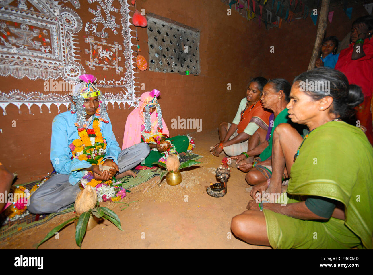 Warli tribe, cerimonia di nozze, Raitali Village, Dahanu, Maharashtra, India Foto Stock