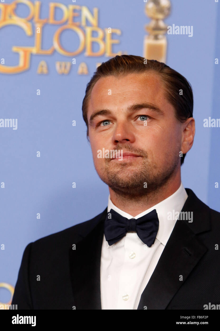 Beverly Hills, in California, Stati Uniti d'America. Decimo gen, 2016. Noi l'attore Leonardo DiCaprio pone nella sala stampa del 73rd Annuale di Golden Globe Awards, Golden Globes, presso l'Hotel Beverly Hilton di Beverly Hills, Los Angeles, Stati Uniti d'America, il 10 gennaio 2016. Foto: Hubert Boesl/dpa - nessun filo SERVICE - Foto Stock
