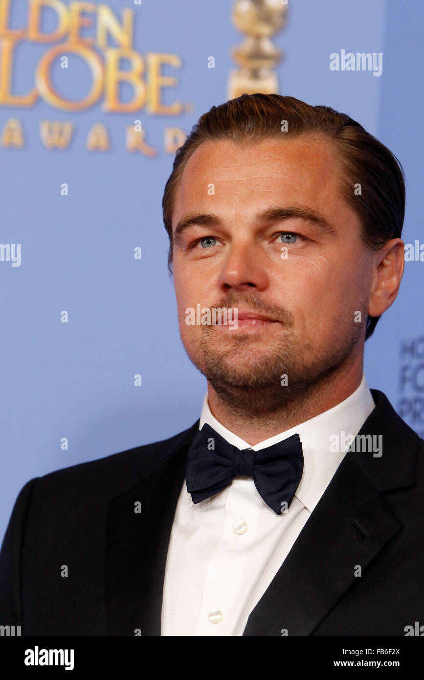 Beverly Hills, in California, Stati Uniti d'America. Decimo gen, 2016. Noi l'attore Leonardo DiCaprio pone nella sala stampa del 73rd Annuale di Golden Globe Awards, Golden Globes, presso l'Hotel Beverly Hilton di Beverly Hills, Los Angeles, Stati Uniti d'America, il 10 gennaio 2016. Foto: Hubert Boesl/dpa - nessun filo SERVICE - Foto Stock