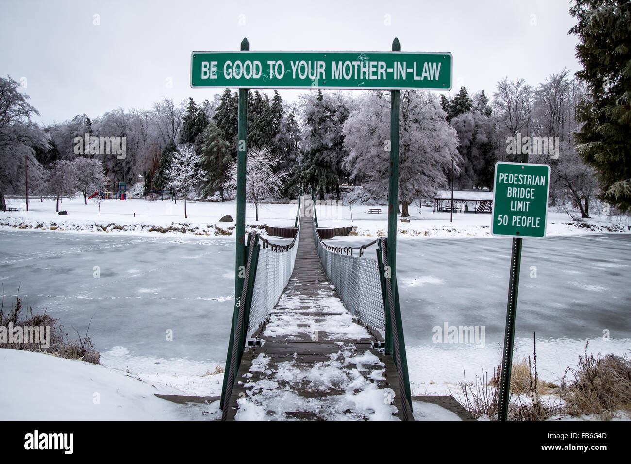 Il ponte oscillante. La passerella noto anche come "Altri-n-LEGGE' bridge è la più lunga passerella oscillante nel Michigan. Foto Stock