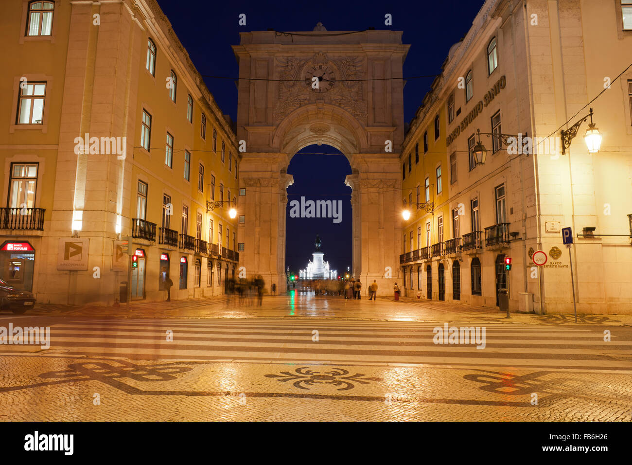 Il Portogallo, Lisbona, Rua Augusta Arco e la strada di notte, punto di riferimento della città Foto Stock