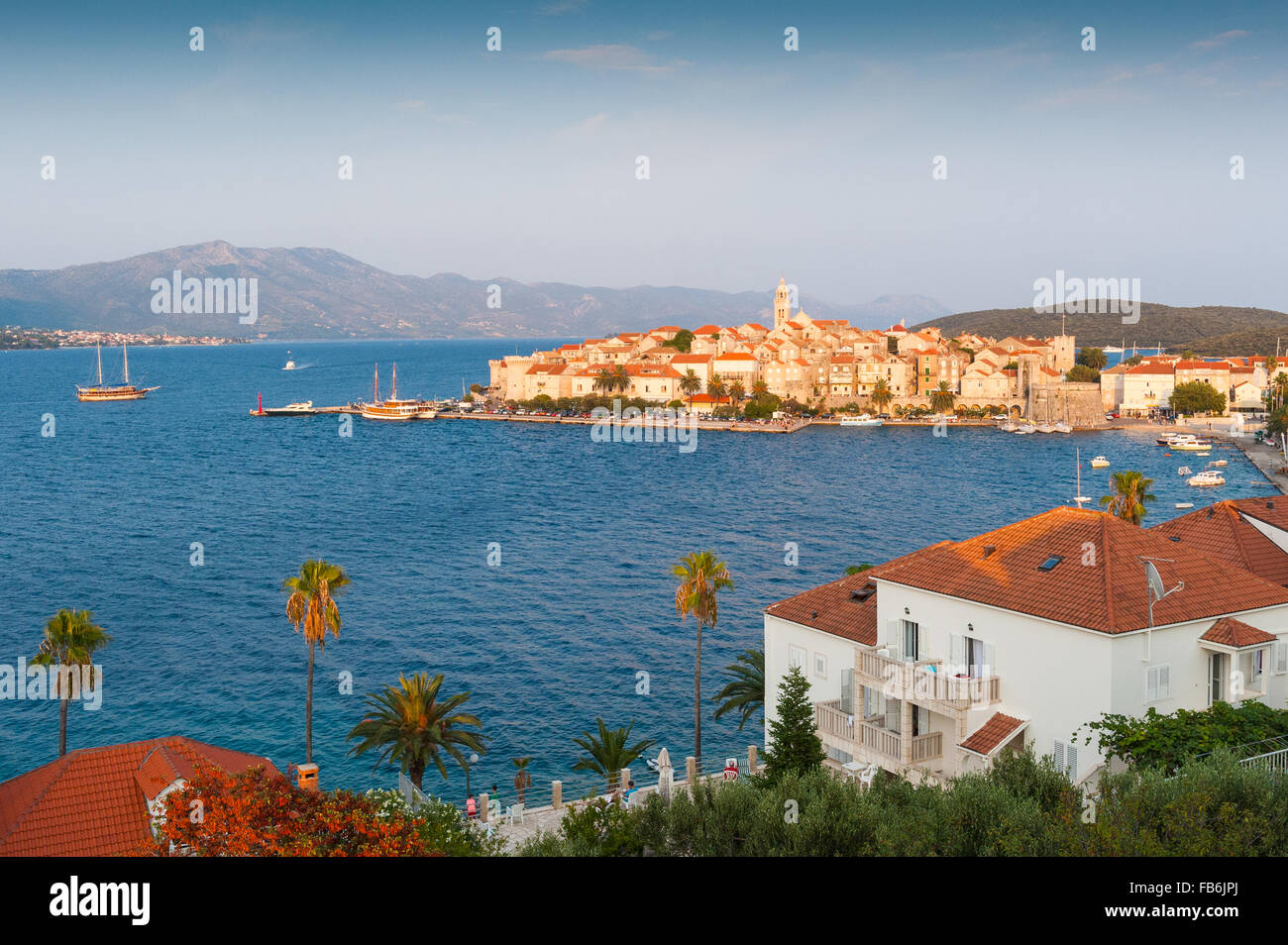 Tramonto sulla città vecchia medievale sull isola di Korcula nel Mare Adriatico, Croazia, Europa. Foto Stock