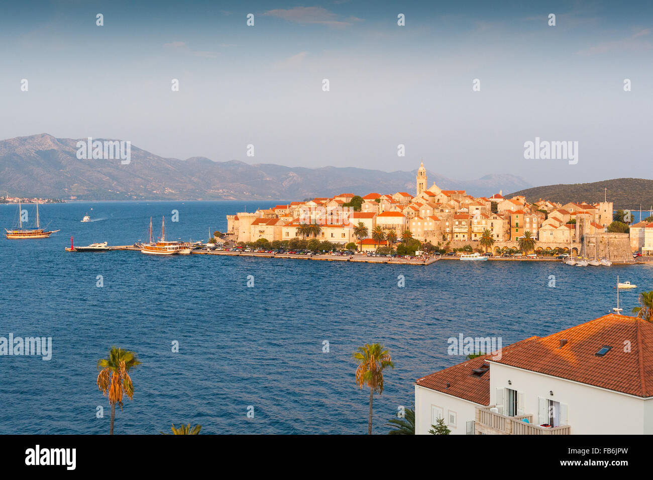 Tramonto sulla città vecchia medievale sull isola di Korcula nel Mare Adriatico, Croazia, Europa. Foto Stock