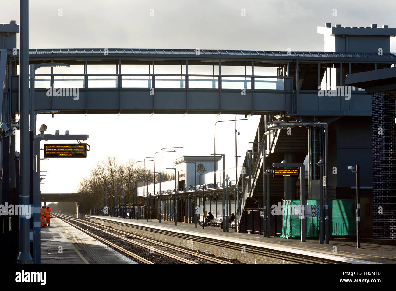 Il Villaggio di Bicester stazione ferroviaria, Oxfordshire, Regno Unito Foto Stock