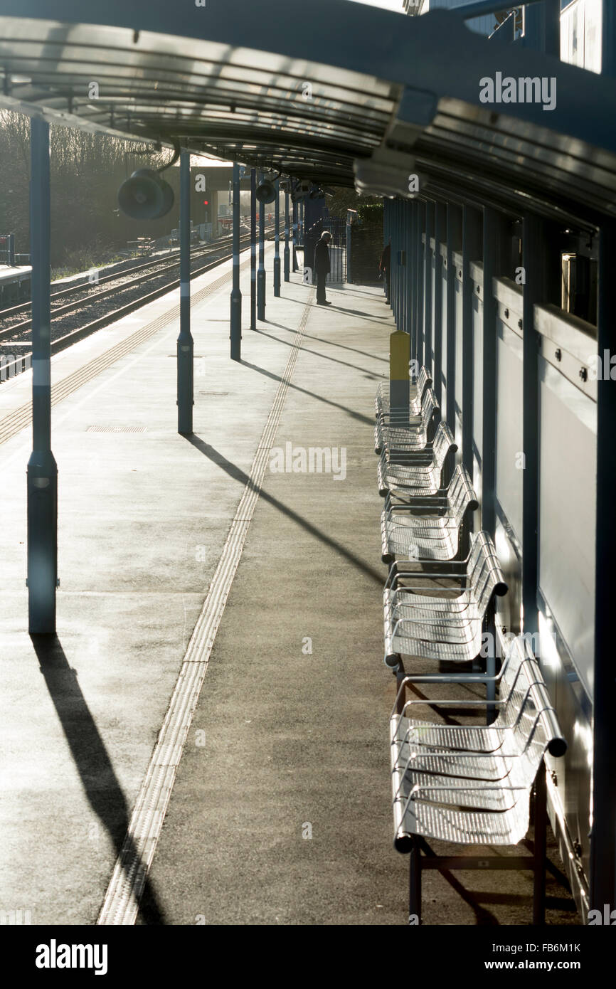 Il Villaggio di Bicester stazione ferroviaria, Oxfordshire, Regno Unito Foto Stock