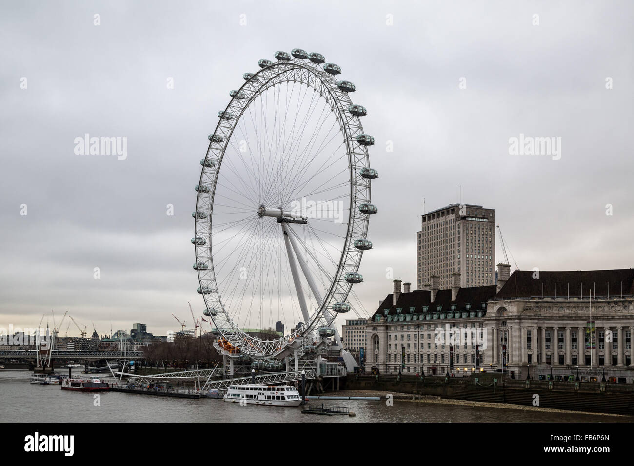 Londra, Regno Unito. 11 gennaio, 2016. London Eye chiusa per manutenzione annuale fino al 23 gennaio Credito: Guy Corbishley/Alamy Live News Foto Stock
