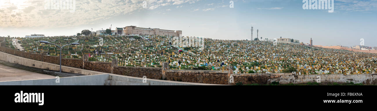 Vista panoramica del cimitero musulmano di Rabat. Vista dalla Kasbah del Udayas. Rabat, Marocco. Foto Stock