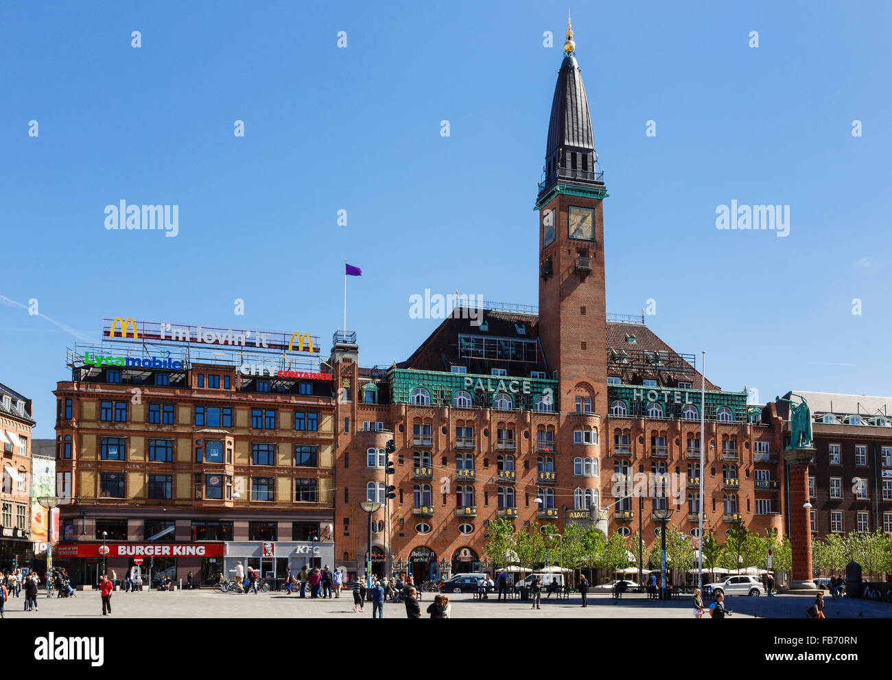 Palace Hotel che si affaccia su Piazza del Municipio (Rådhuspladsen), Copenhagen, Zelanda, Danimarca, Scandinavia, Europa Foto Stock