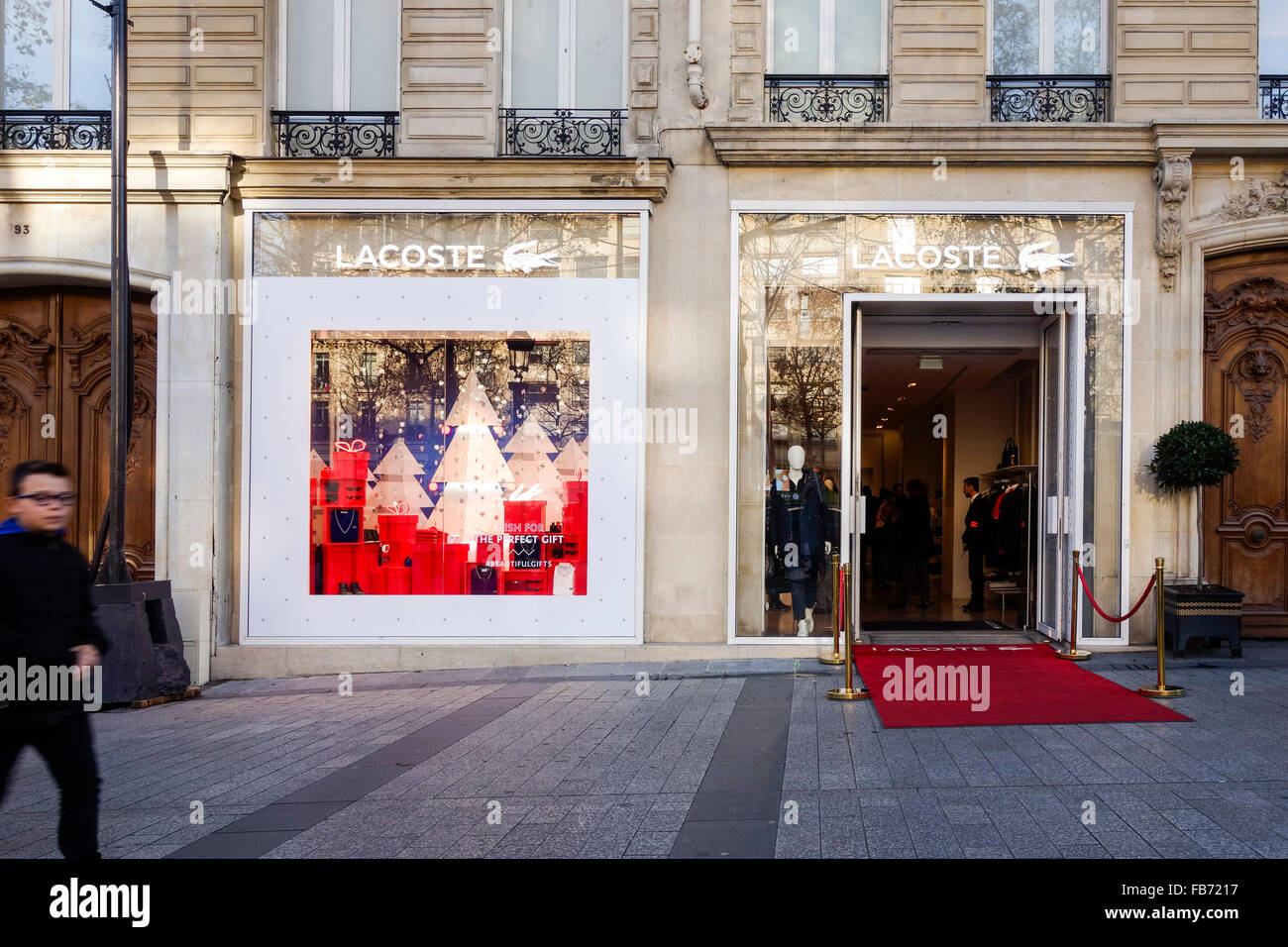 Lacoste store, Champs Elysées, Paris, Francia. Foto Stock