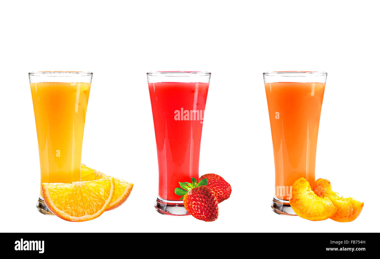 Succo di arancia, fragola e una pesca il isolato Foto Stock