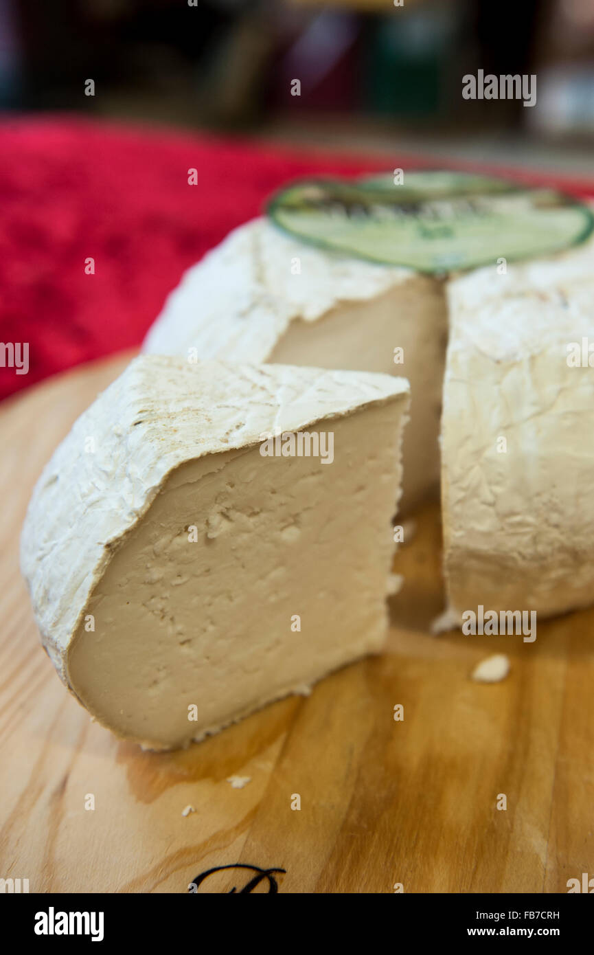 Il Sharpham Ticklemore capra è un pastorizzato, semidura latte di capra formaggio prodotto con caglio vegetale. Foto Stock