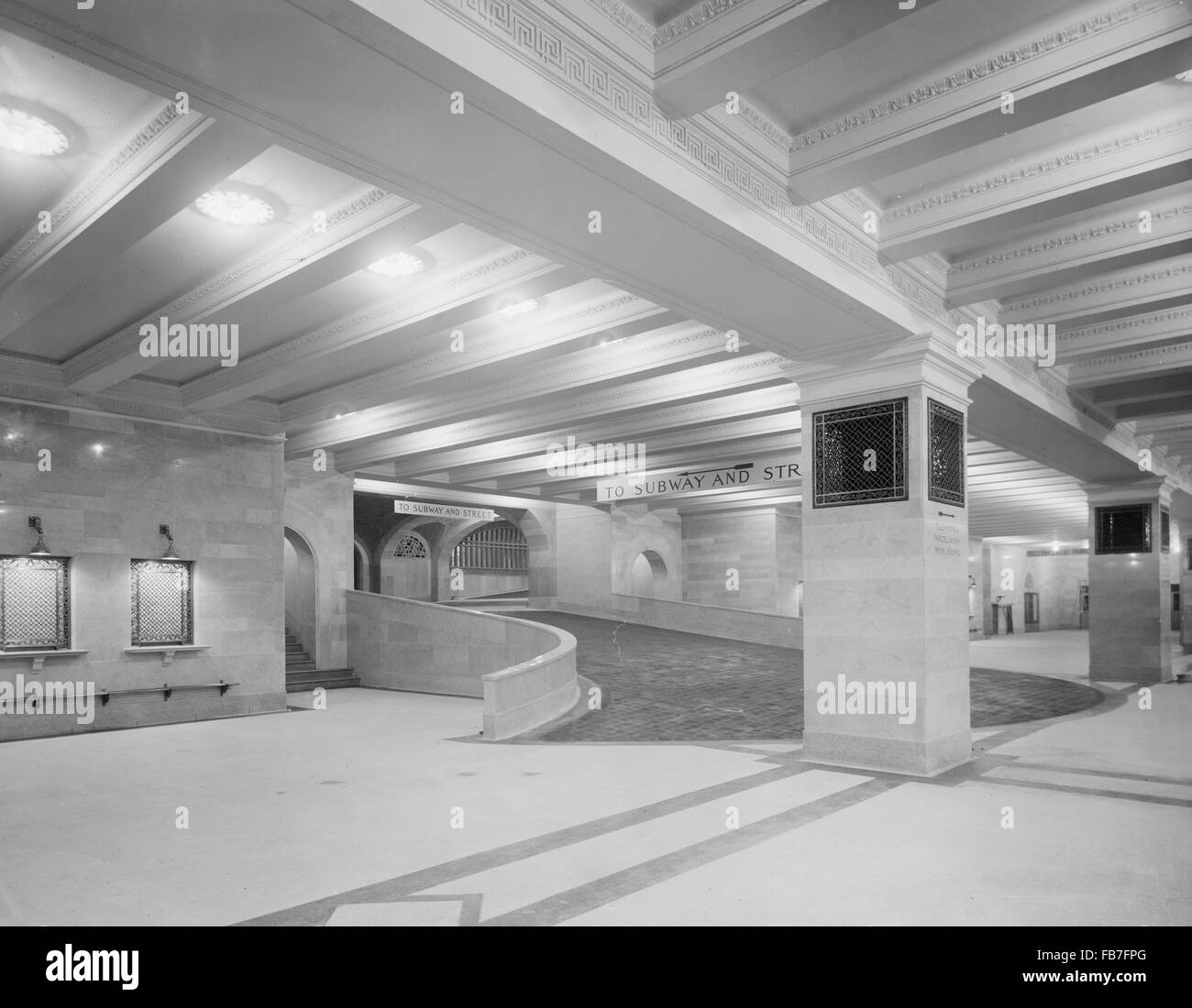 Ingresso al Concourse suburbane, Grand Central Terminal, la città di New York, New York, USA, 1915 Foto Stock